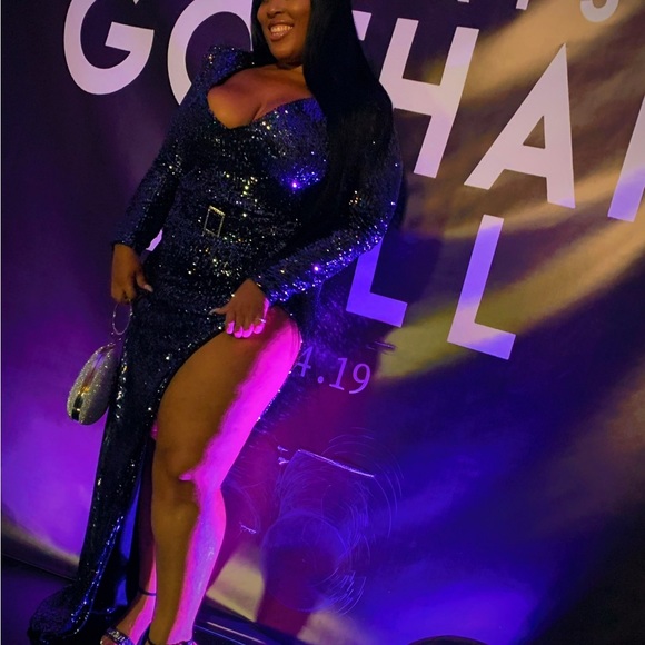 Custom black sequin gown with diamonte buckle - Picture 4 of 9